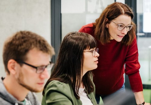 Qualified Teachers vs. Subject Specialists: Choosing the Right Medicine Tutor in the UK